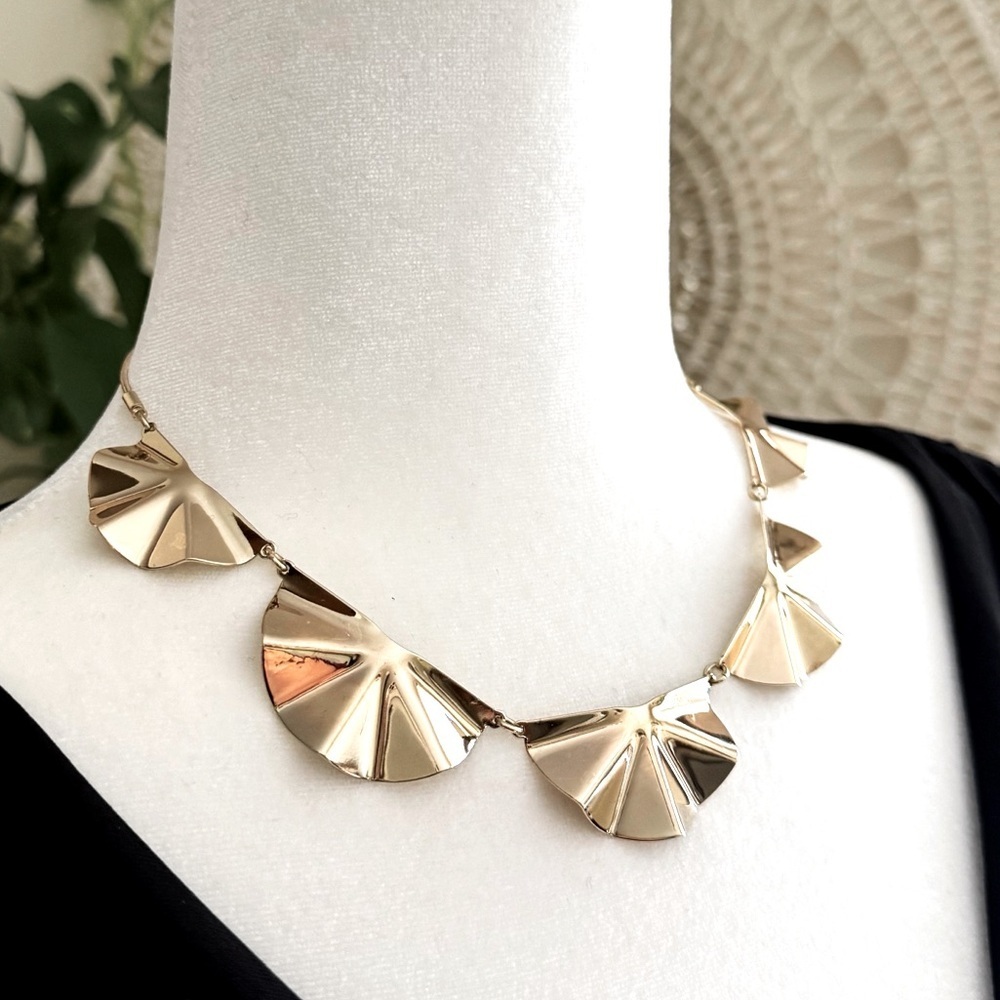 Nine West 16” Elegant Gold Tone Statement Collar Necklace Geometric Ripple Wavy - Picture 2 of 6